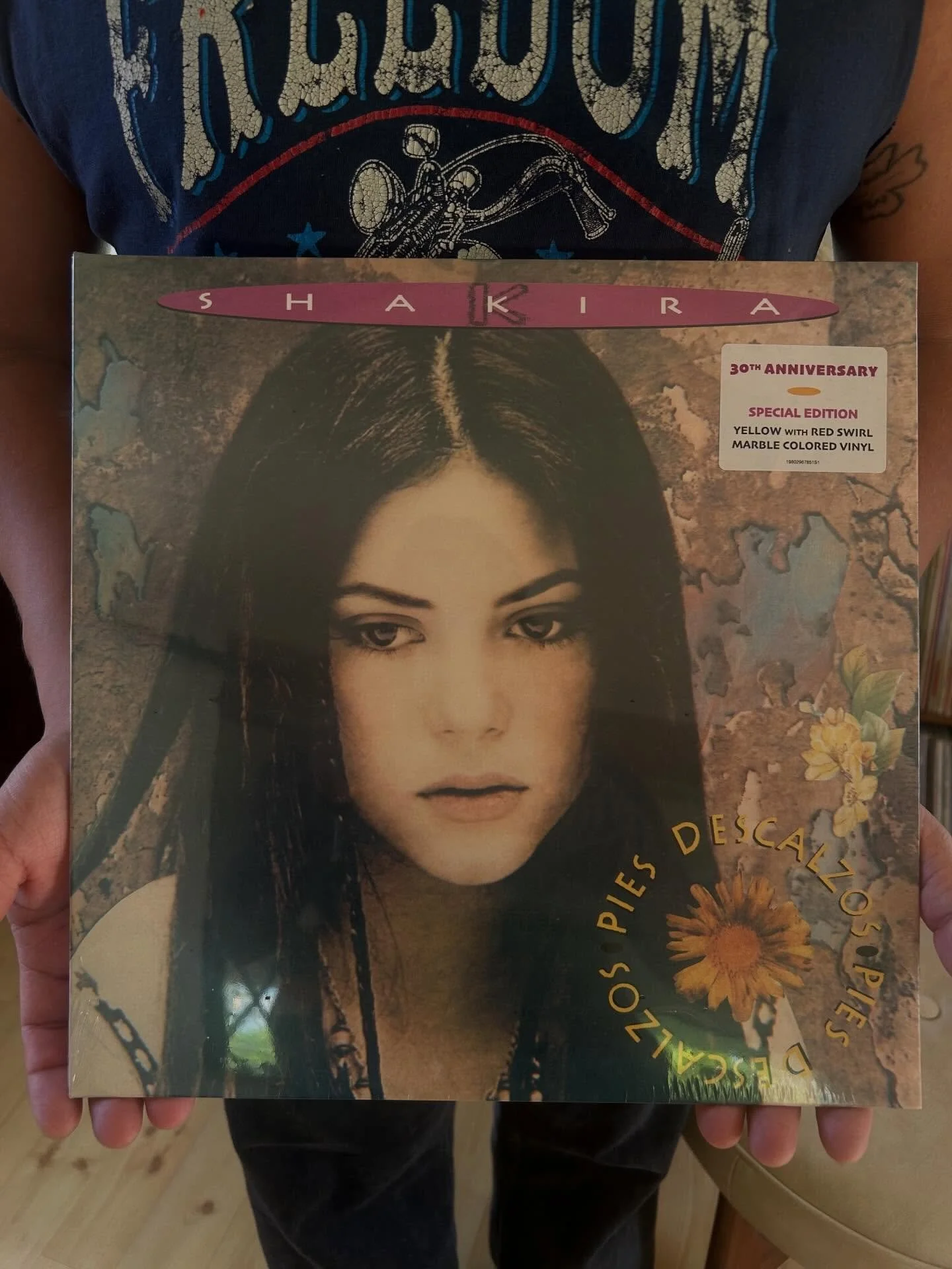 Shakira - Pies Descalzos 
(30th Anniversary Color-Vinyl)

This special edition vinyl celebrates 30 years of Shakira&rsquo;s groundbreaking album Pies Descalzos. Released in 1996, it brought Shakira global recognition with its blend of Latin influence