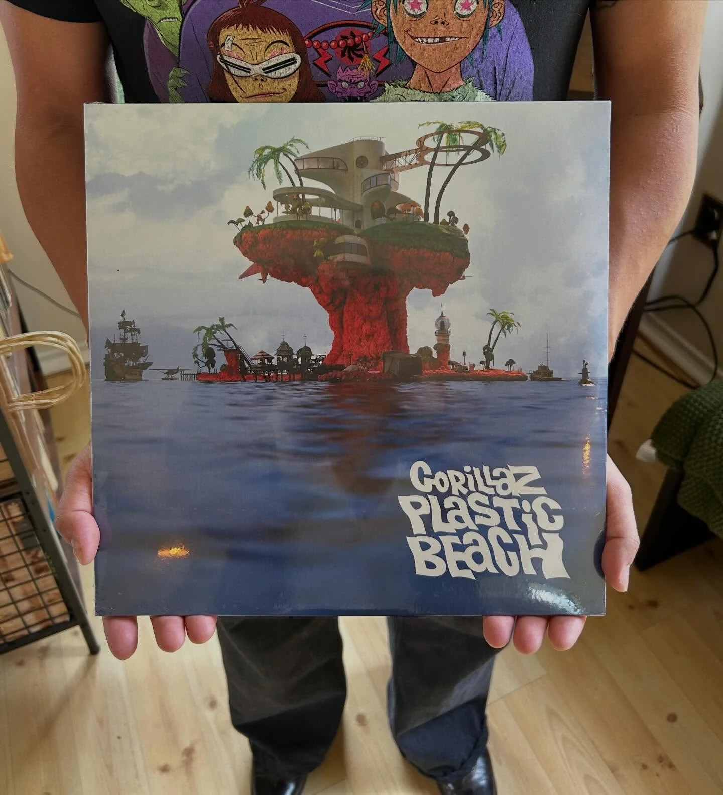 Gorillaz - Plastic Beach (2LP) 

This third studio album by the Gorillaz is a blend of hip-hop and electr&oacute;nica. Featuring notable artists such as Mos Def, Lou Reed, Mick Jones, Snoop Dogg, De La Soul, Mark E Smith and many more. 

Available fo