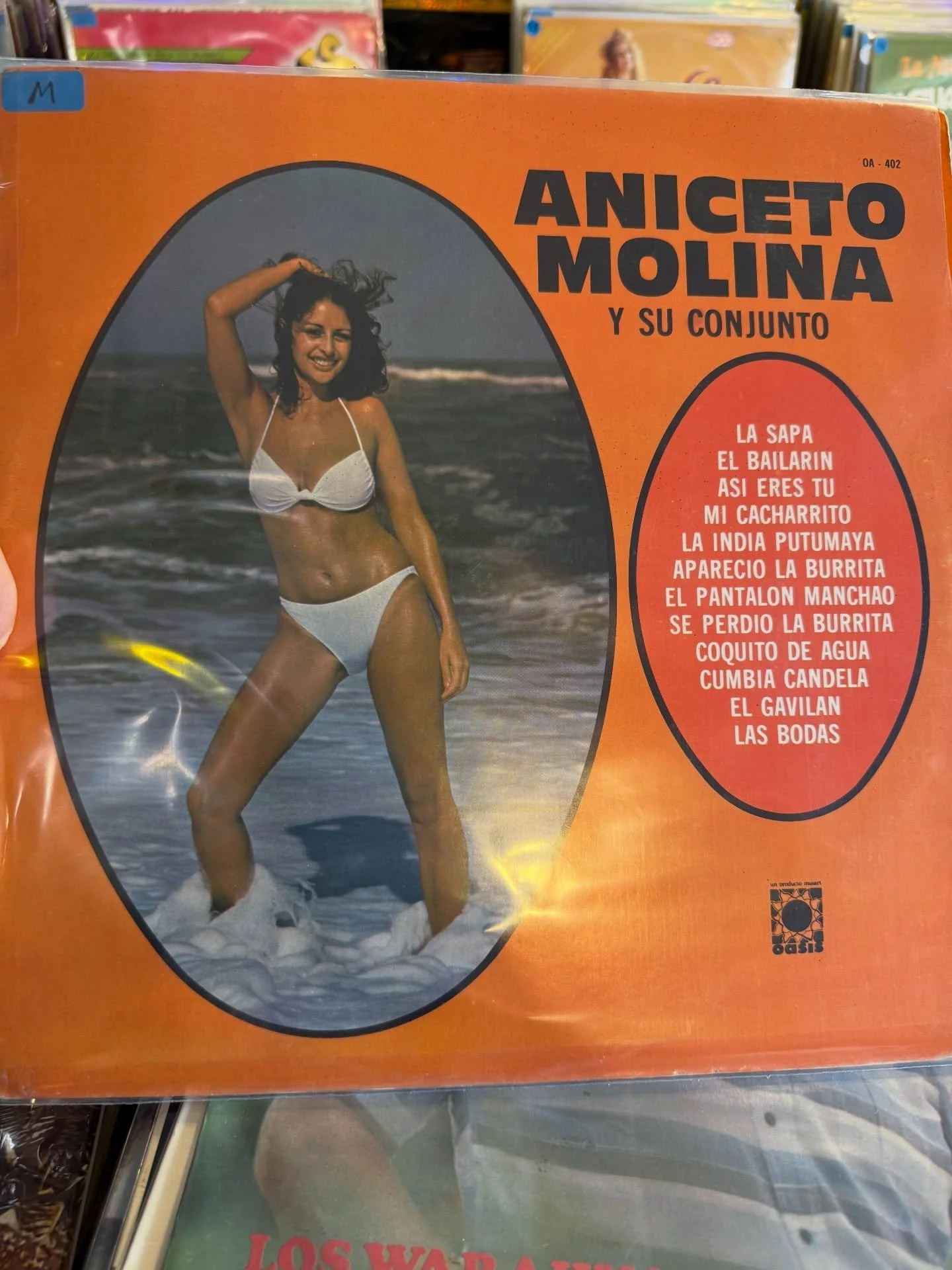 PURCHASES of today at the amazing Discos Colombia Chiquita at Pe&ntilde;on de Los Ba&ntilde;os at CDMX.
If you see any record you want on any of these pictures, send me a message. Or come by this Saturday to the store to see them and try them out.