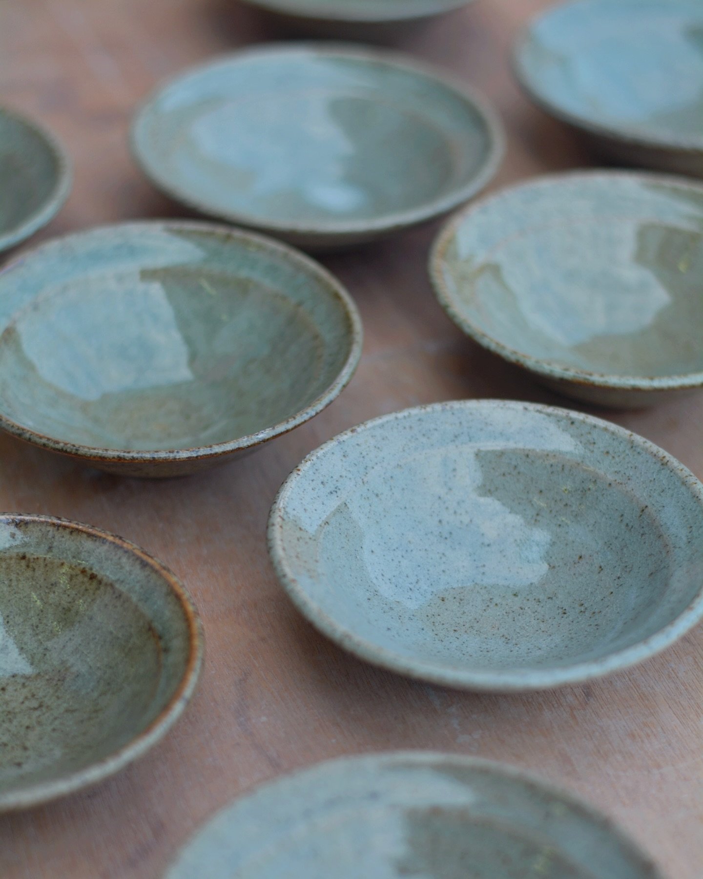 My Christmas online pot shop, going live tomorrow, 28/11 at 7pm

These cute little celadon bowls will be taking part

#contemporaryceramics #ceramics #crafts #irishcraft #irishart