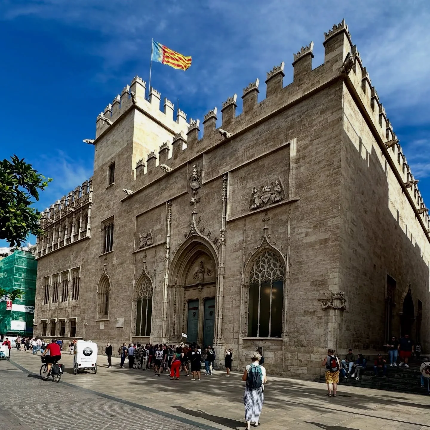 The Llotja de la Seda 🧵
Valencia&rsquo;s Gothic Silk Exchange &mdash; once a bustling hub of 15th-century trade &amp; a symbol of the city&rsquo;s wealth &mdash; it still feels grand today. A UNESCO World Heritage Site where silk wasn&rsquo;t just f