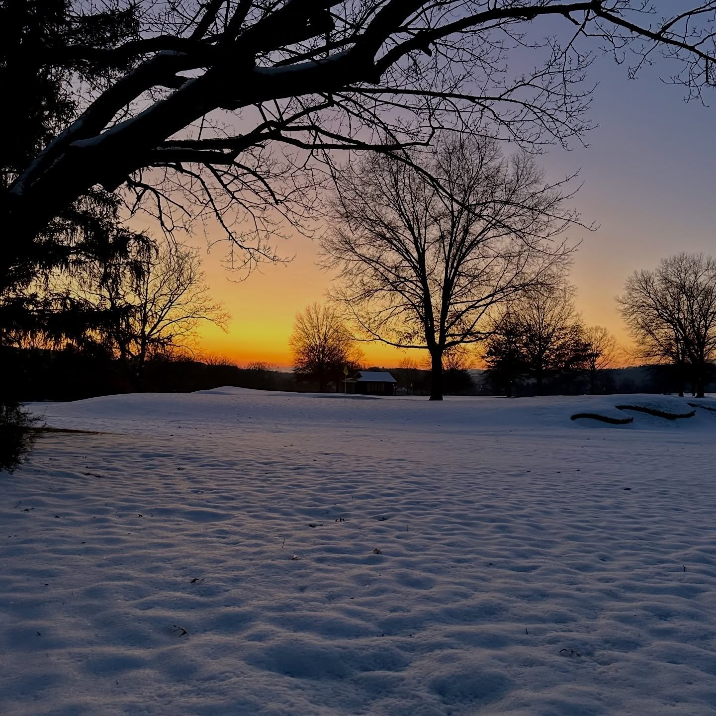 Snow days &amp; a New England road trip. ❄️🚗
Winter likes to remind us who&rsquo;s boss. 😉
.
.
🧭 Travel-Lyn LLC 
#lovetravellyn #snowdays #roadtrip #snow 
Traveling is the best education!