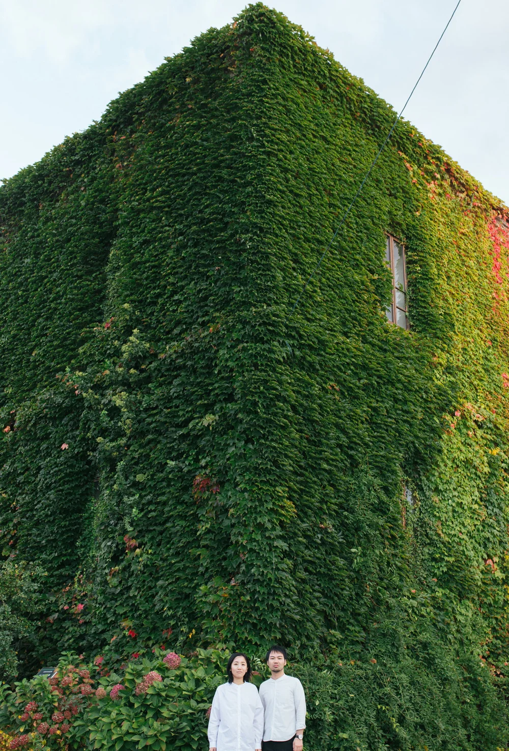 結婚する二人を撮っている イトウタカムネ写真事務所 Takamuneito 伊藤隆宗 盛岡 岩手 東北 カメラマン 出張撮影 フォトスタジオ 前撮り 結婚式 フォトウェディング 家族写真 七五三 お宮参り 日常写真
