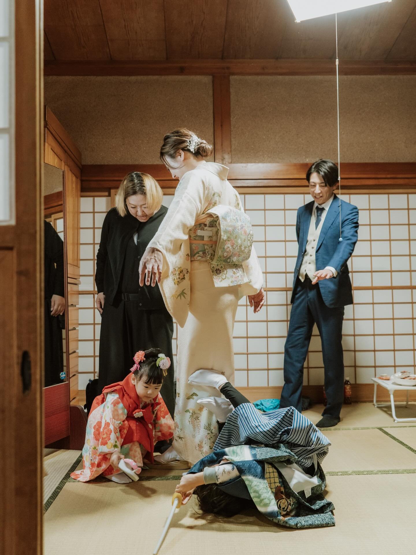 ライク　ア　ローリング　ストーン

ボブ・ディランの歌が、カメラマンの頭の中を流れる七五三。

 @chongcoco23 

#家族写真
#七五三
#イトウタカムネ写真事務所