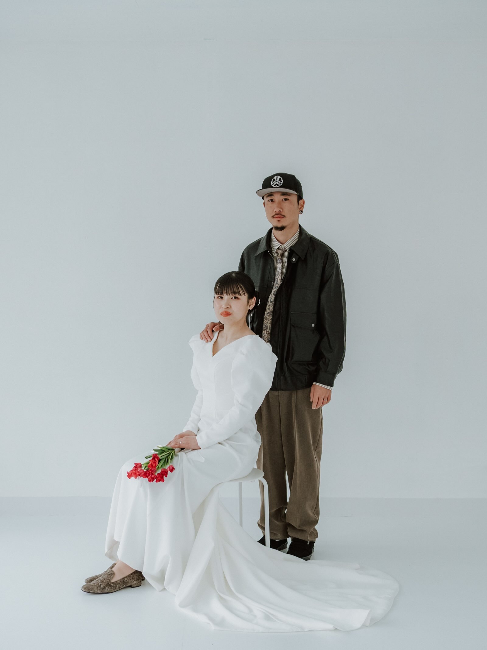 なにもない空間に
結婚するふたりと、花。

こういうことのほうが、
日本の美意識という感じがする。

Wedding Produce :  @nue.00000 
Hair&amp;Make： @pinaco_0319 
Dressing： @chongcoco23 
Place： @nuestudio.00000