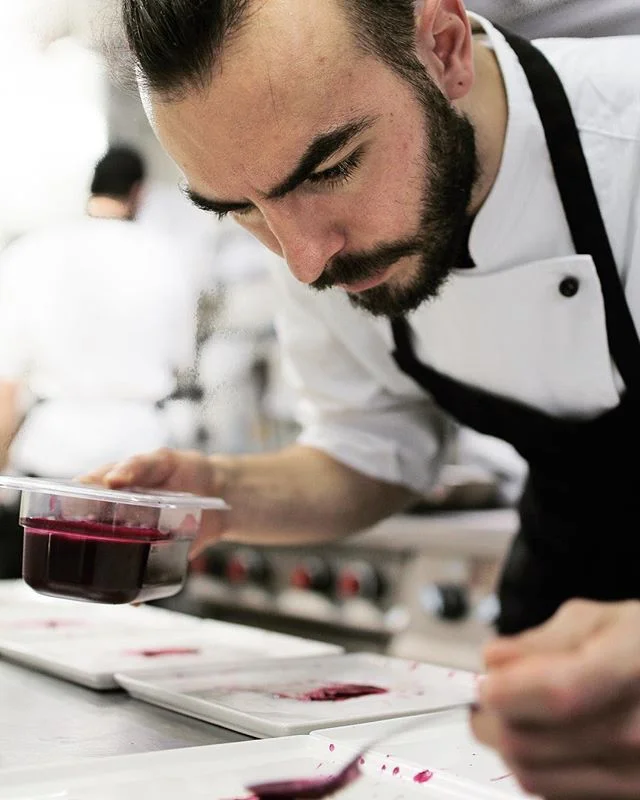 🇮🇹 A tavola con gli chef: un reportage alla scoperta delle origini, delle tradizioni, del gusto, e dell&rsquo;estro dei nostri cuochi. Dalla prossima settimana sul nostro Blog.
.
.
🇬🇧 At the Chef&rsquo;s Table: a reportage to discover the origins