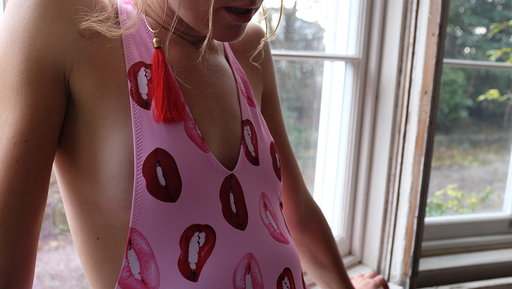 Un Home lips costume.jpeg