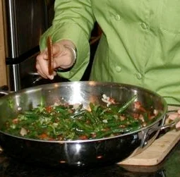 Garlic-y Green Beans with Tomatoes and Shallots