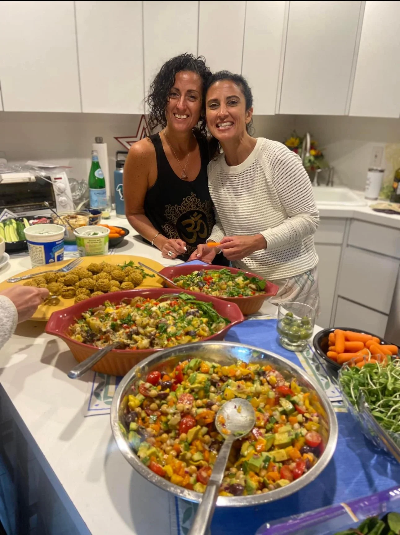 Crispy Kale Salad with Garlic Yogurt Sauce