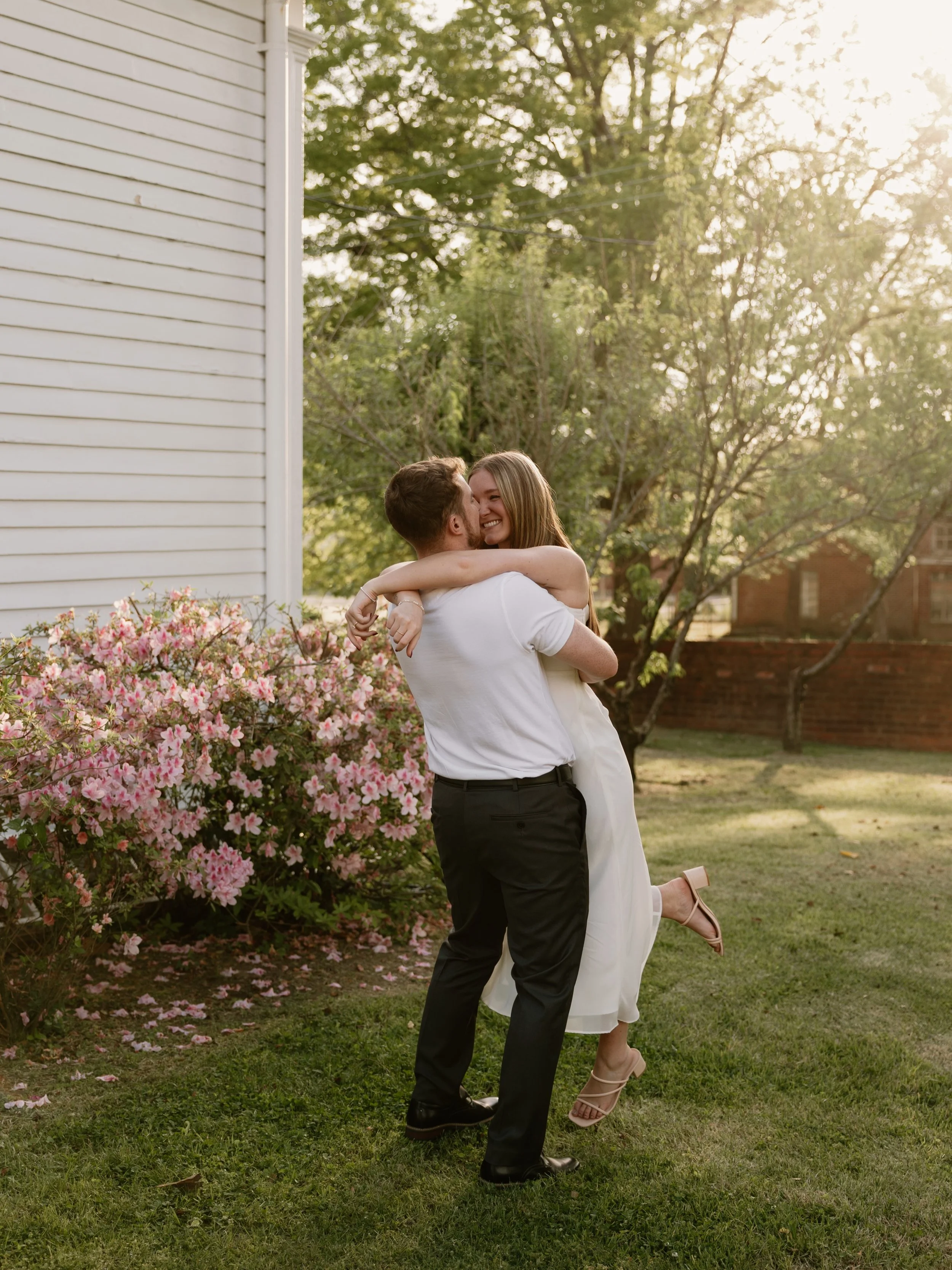 Sweet summertime engagement sessions 💕✨