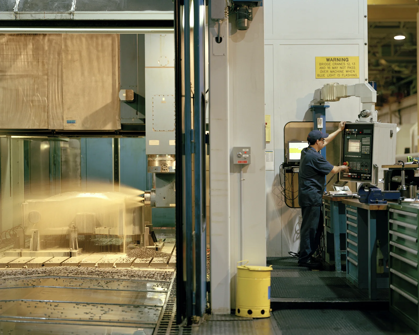 1908e0c937e3dbd9-operator2000px27.jpg