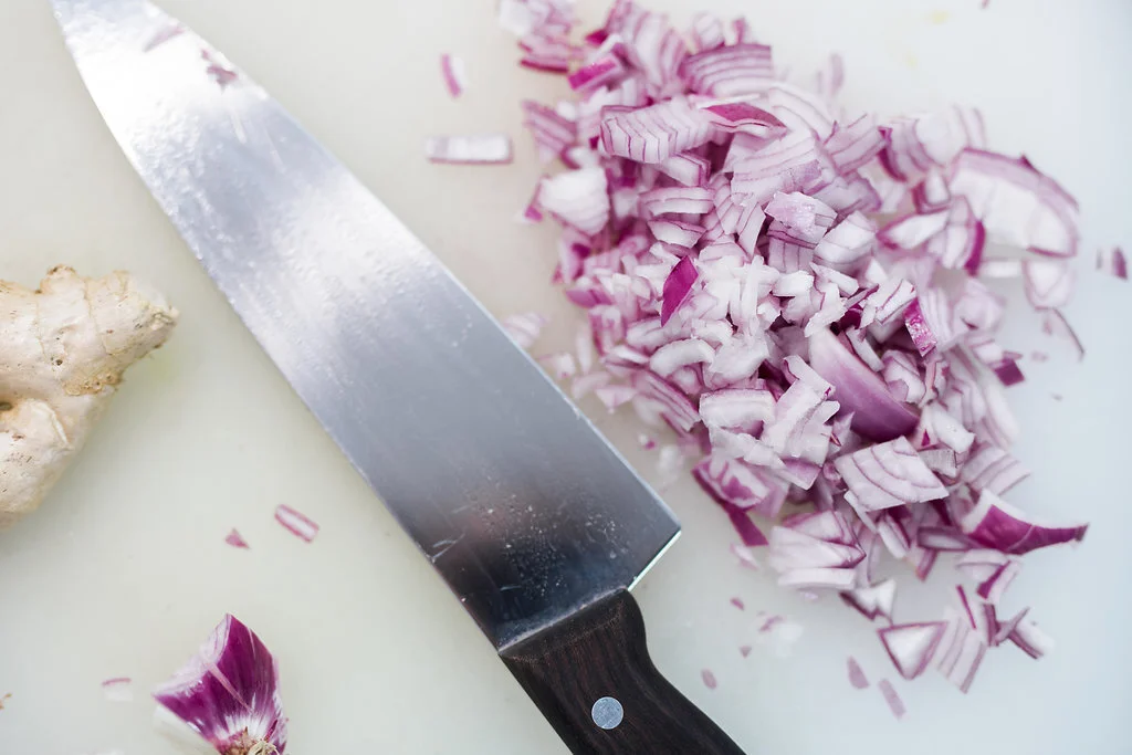 HANDS-ON KNIFE SKILLS (+FREE CHEF’S KNIFE!)