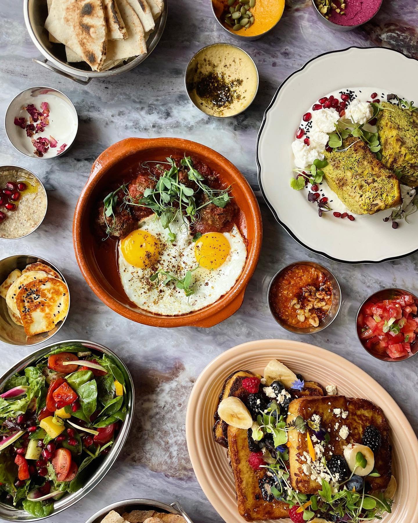 Le panier BRUNCH DE NO&Euml;L est dispo d&egrave;s maintenant pour le 22, 23 et 24! Vous pouvez passer votre commande www.restaurantblolmfield.com/brunchdenoel 🎄🍳🥂