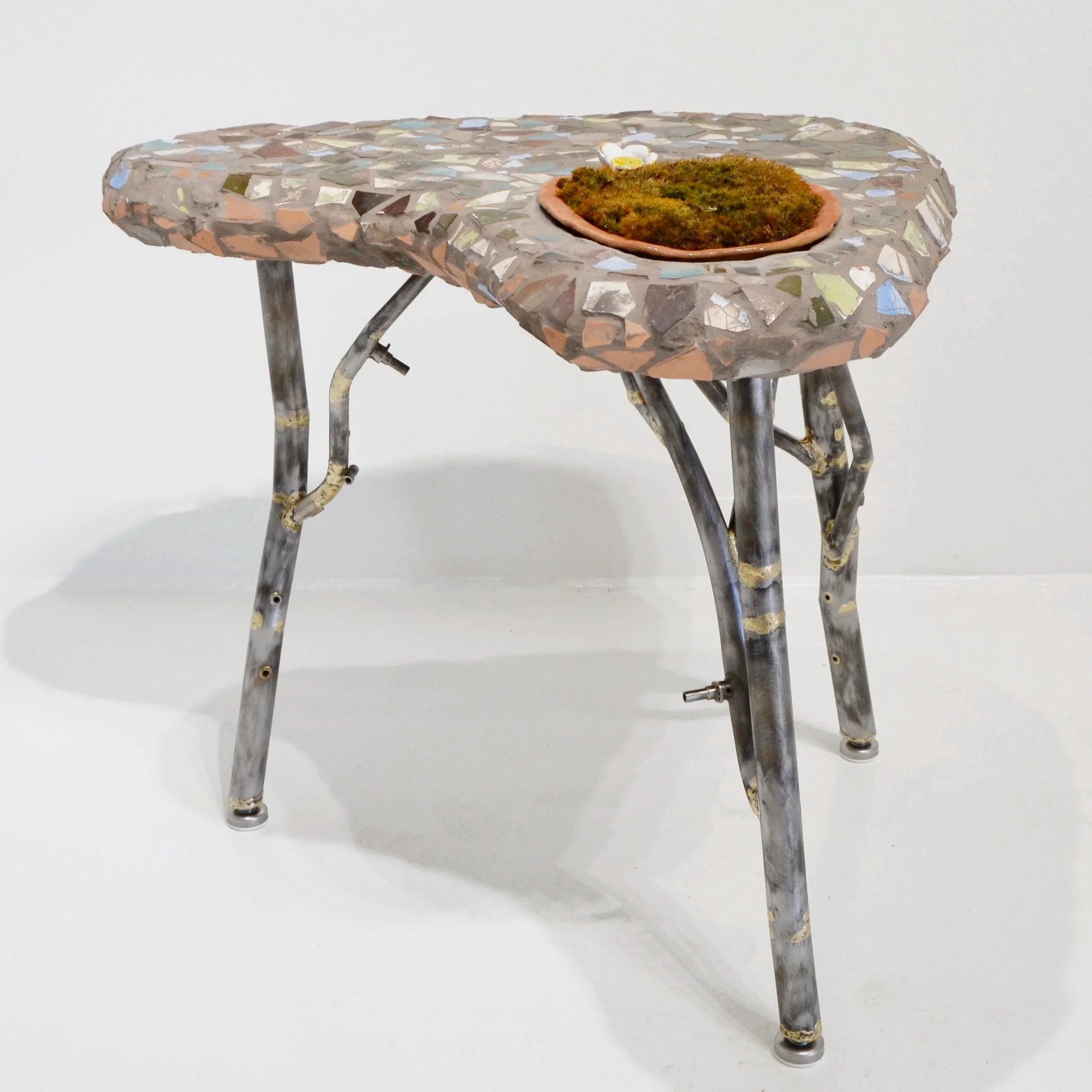 Table, 20 x 26.5 x 20", 2025