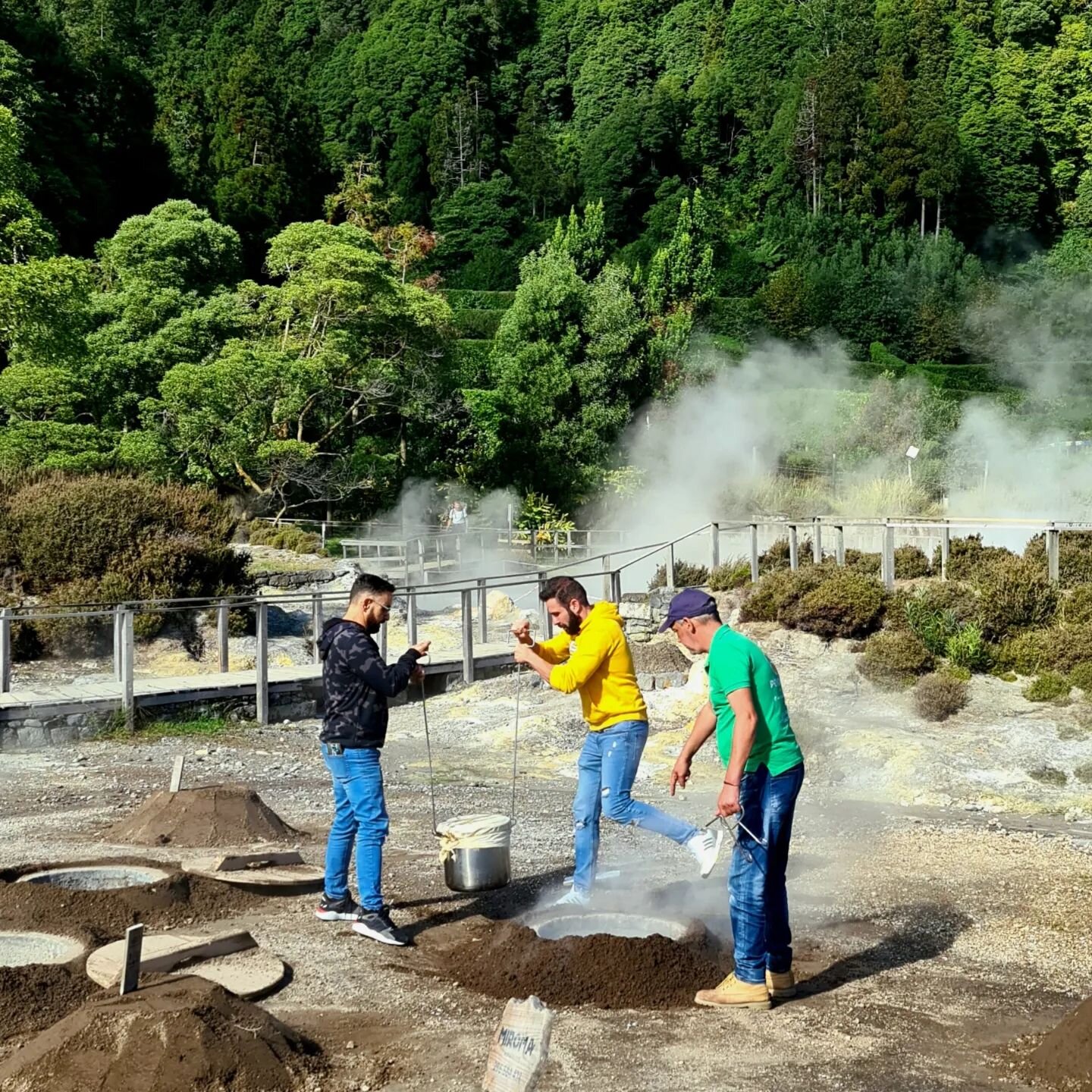 When you visit the Azores, don't forget to try the 'Cozido'! A meat and vegetable stew, slow cooked for 6 hours in a volcanic vent! 

#foodlovers #azoresfood #saomiguel #foodography #holidayfood #azoresvacations #azoresconnections #earthfood #yummyfo