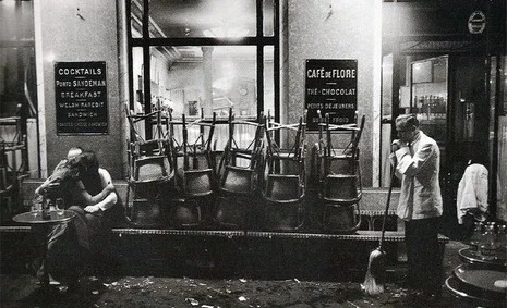 baiser-cafe-flore-paris.jpg