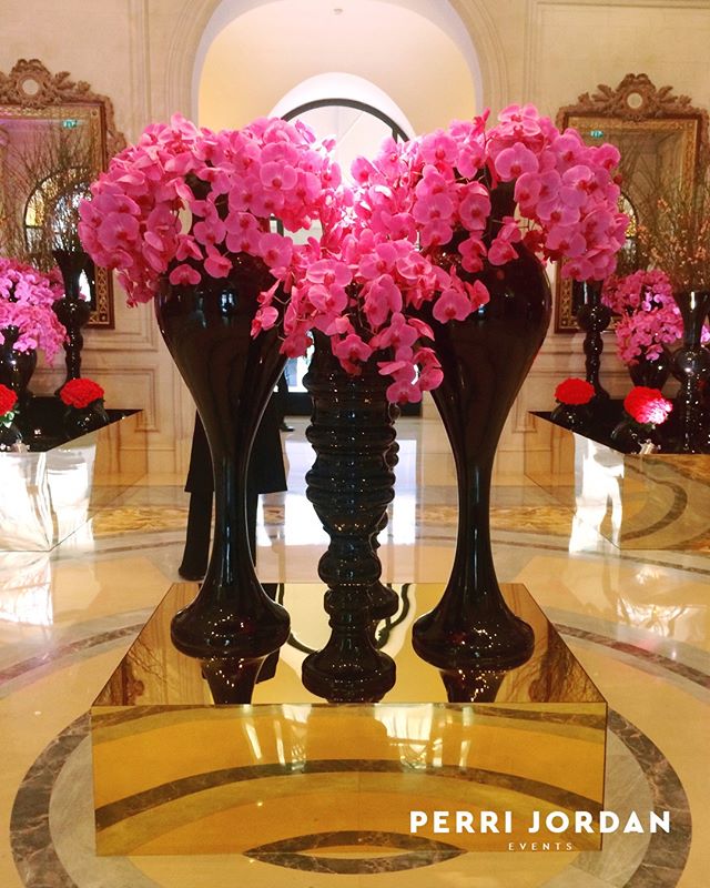 @jeffleatham has done it again with these stunning orchids at the Four Seasons Hotel in Paris 🌺🌸🌺🌸