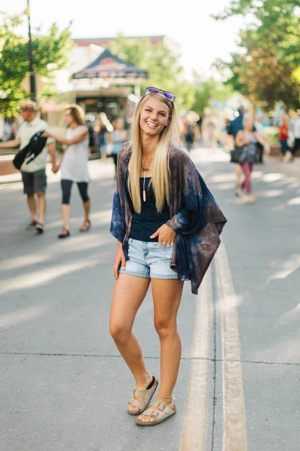 Casual Day to Evening Tank top, denim shorts and Birks are a favorite casual look in summer. Throw on a stylish wrap to keep you cozy in indoor, air-conditioned spaces. Finish with a long necklace, and you’re ready for any spur-of-the moment summer plans with friends.