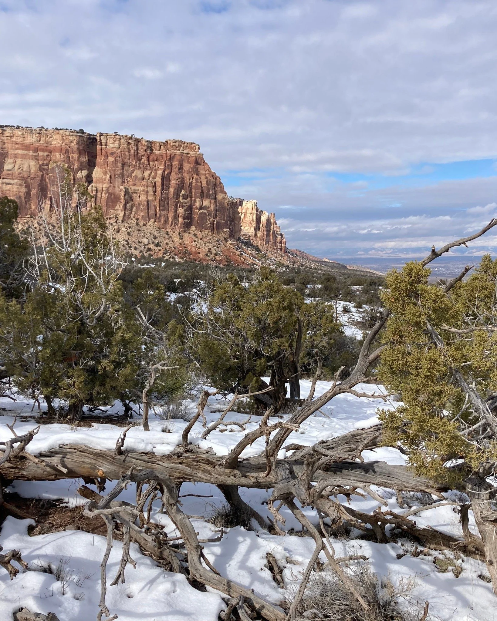 One writer says the Lower Monument Canyon Trail is the true heartbeat of Colorado National Monument. 🏜️ This 5-mile out-and-back leads to 450-foot Independence Monument, desert bighorn sheep sightings and canyons that feel, as John Otto said, like &