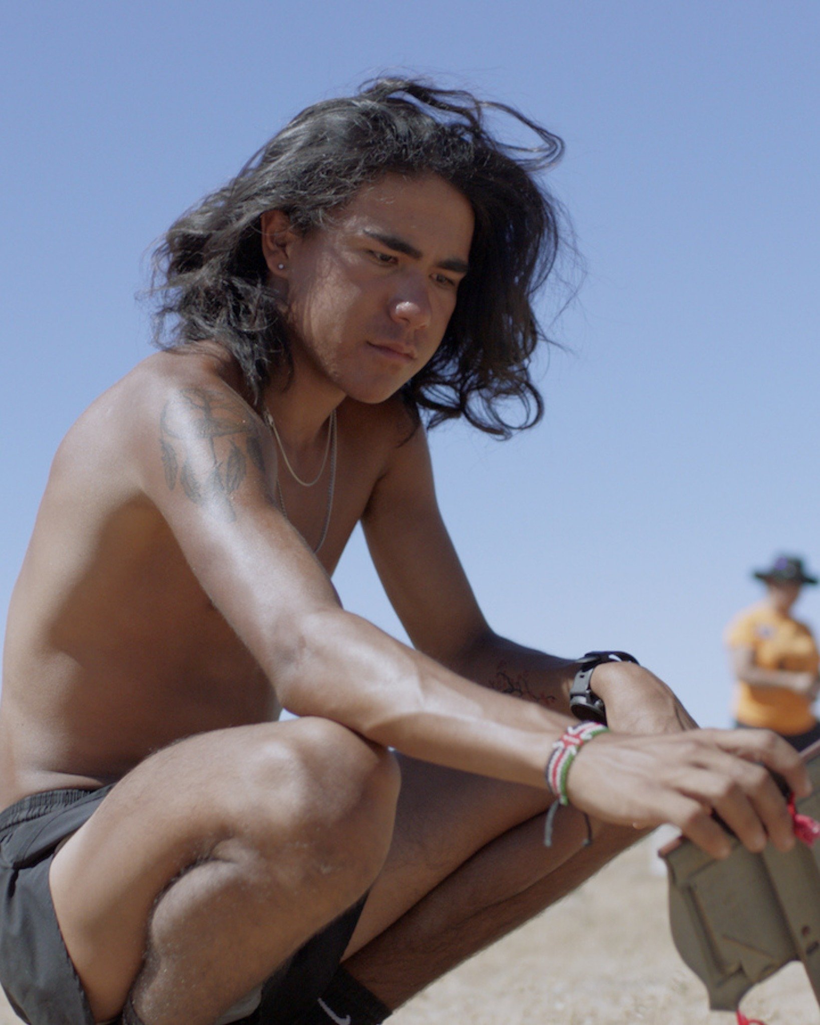 "Remaining Native" follows @ku_stevens, a Yerington Paiute runner chasing a college dream while retracing the 50 miles his great-grandfather once ran as an 8-year-old, trying to escape an Indian boarding school and find his way home.

Filmm