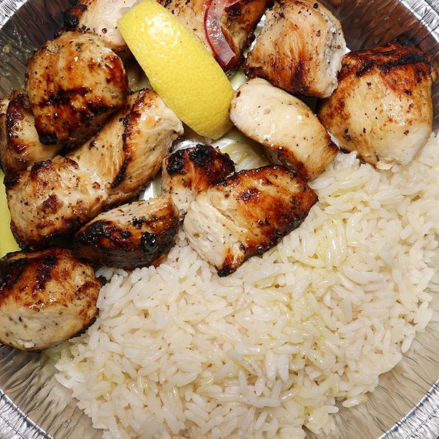 We highly recommend our chicken souvlaki (all white meat cubes grilled)  platter with rice! 💫🙌