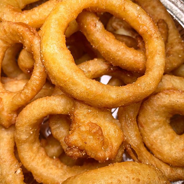 ONION RINGS! Order the chipotle mayo for dipping! #cheatday