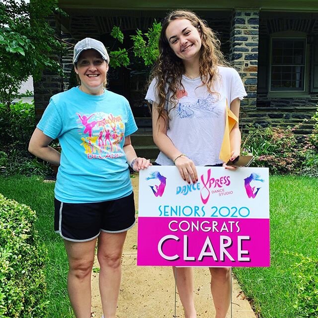 Dancexpress teachers had so much fun surprising our DXP seniors with congratulations graduates lawn signs! Love you all!❤️👯👯👯❤️