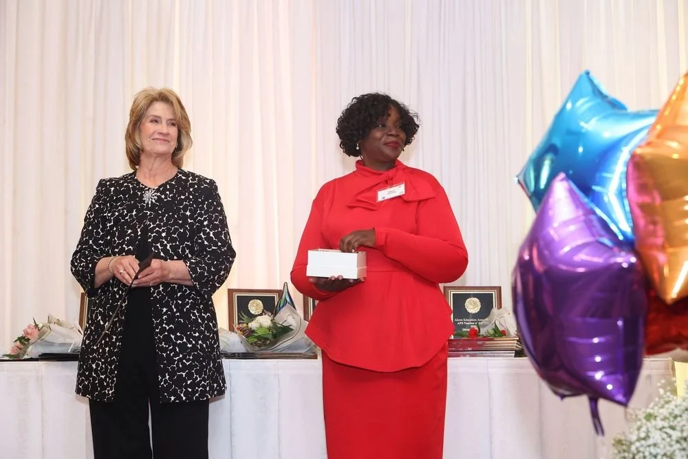teacheroftheyear-185-0cb9750a-1000.jpg