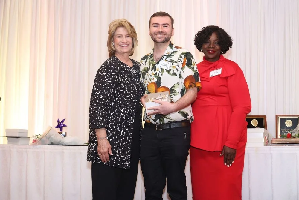 teacheroftheyear-199-4f42d4b1-1000.jpg