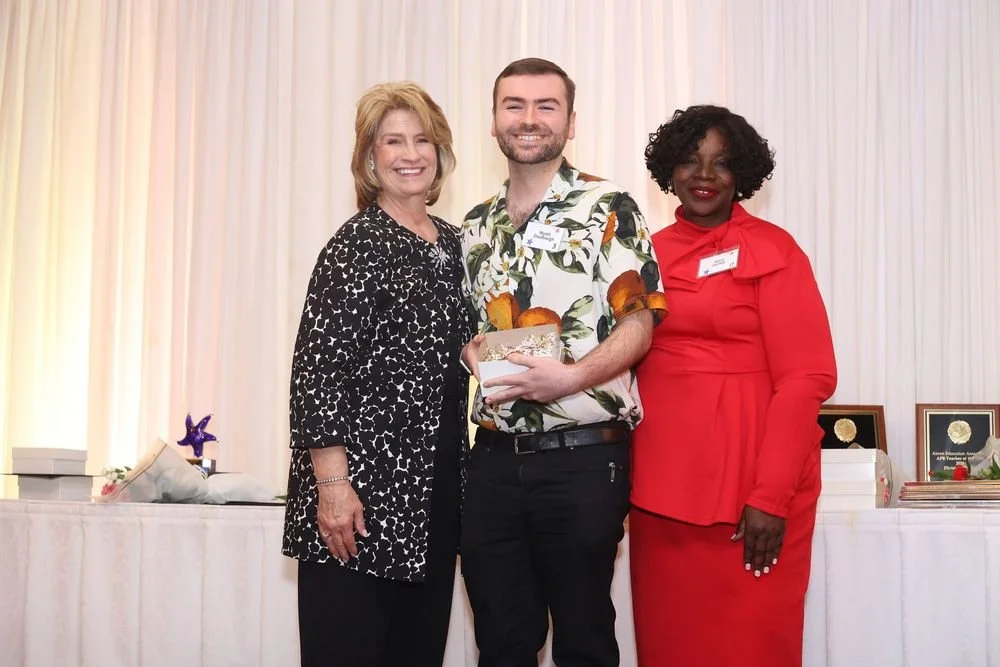 teacheroftheyear-200-cdb144ac-1000.jpg