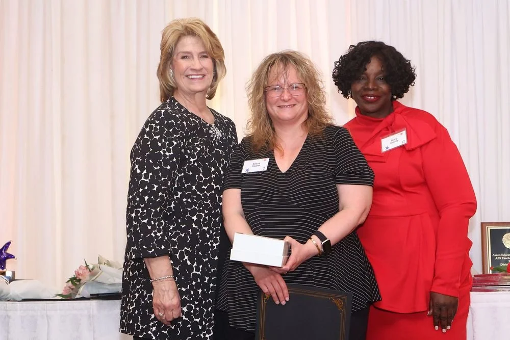 teacheroftheyear-208-85bc1159-1000.jpg