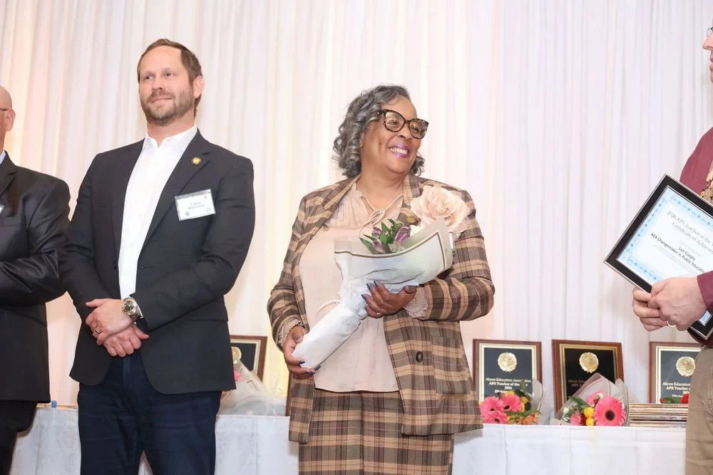 teacheroftheyear-493-6ee7a67f-1000.jpg