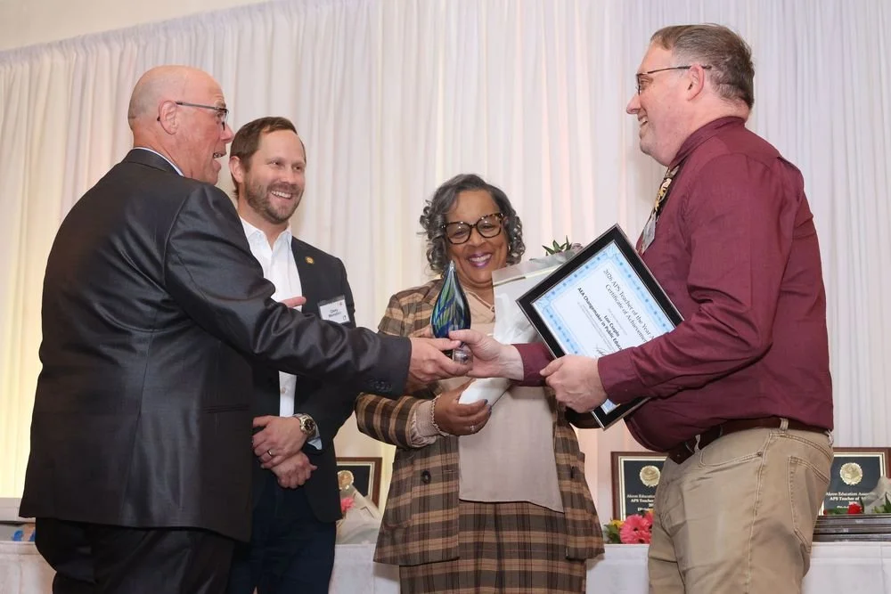 teacheroftheyear-499-5c692ae6-1000.jpg