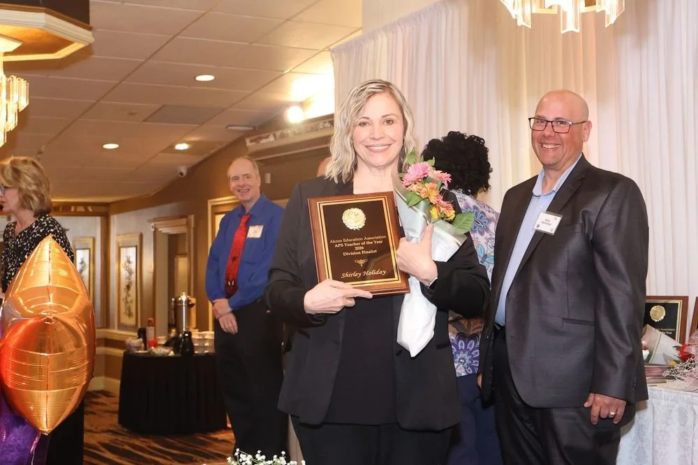 teacheroftheyear-550-1ce3ed1b-1000.jpg