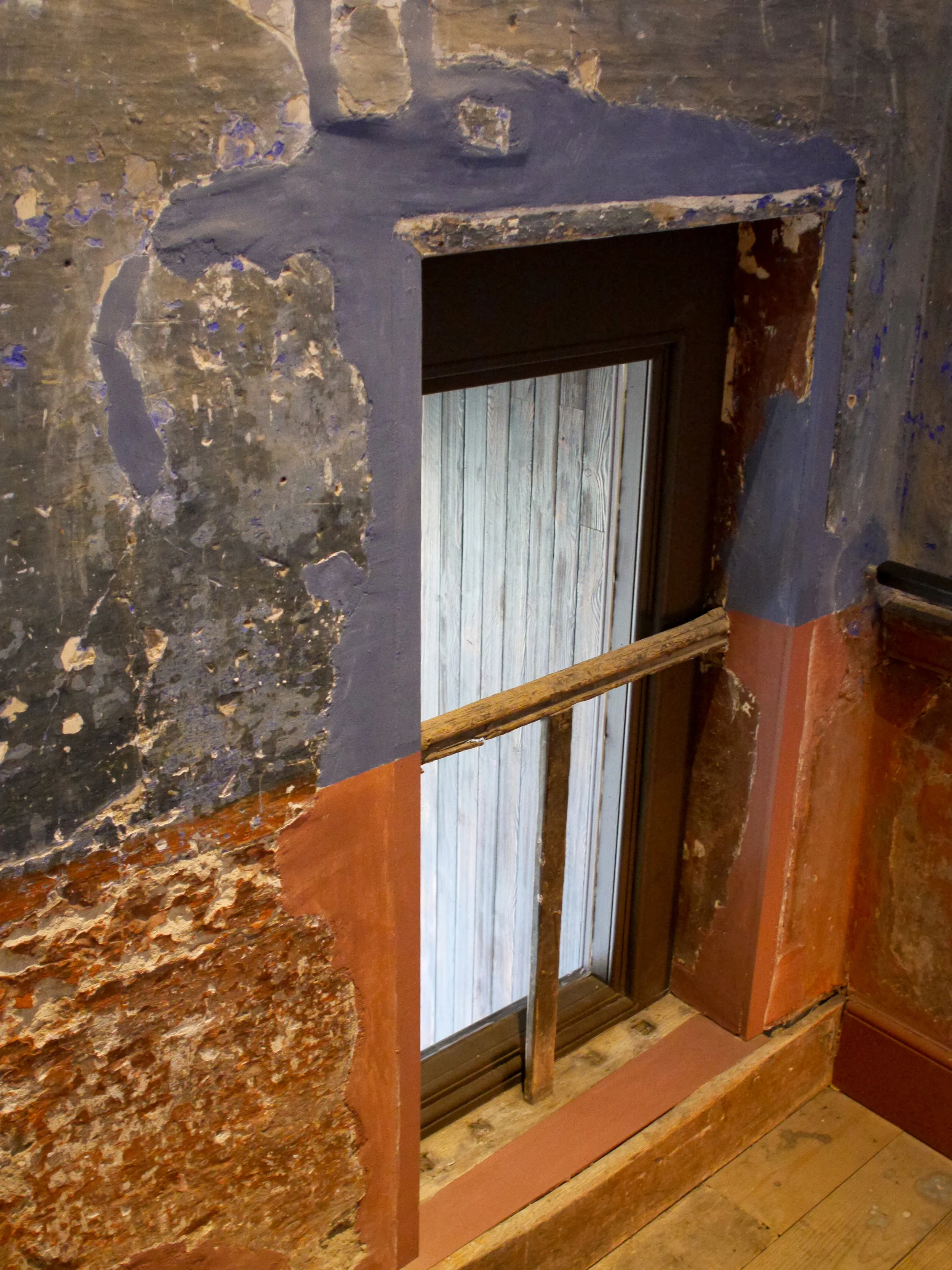 The hall and stairs of 14 Henrietta Street, as other tenements, were painted with Reckitt’s Blue, a laundry bleach, believed to inhibit the spread of germs and disease.