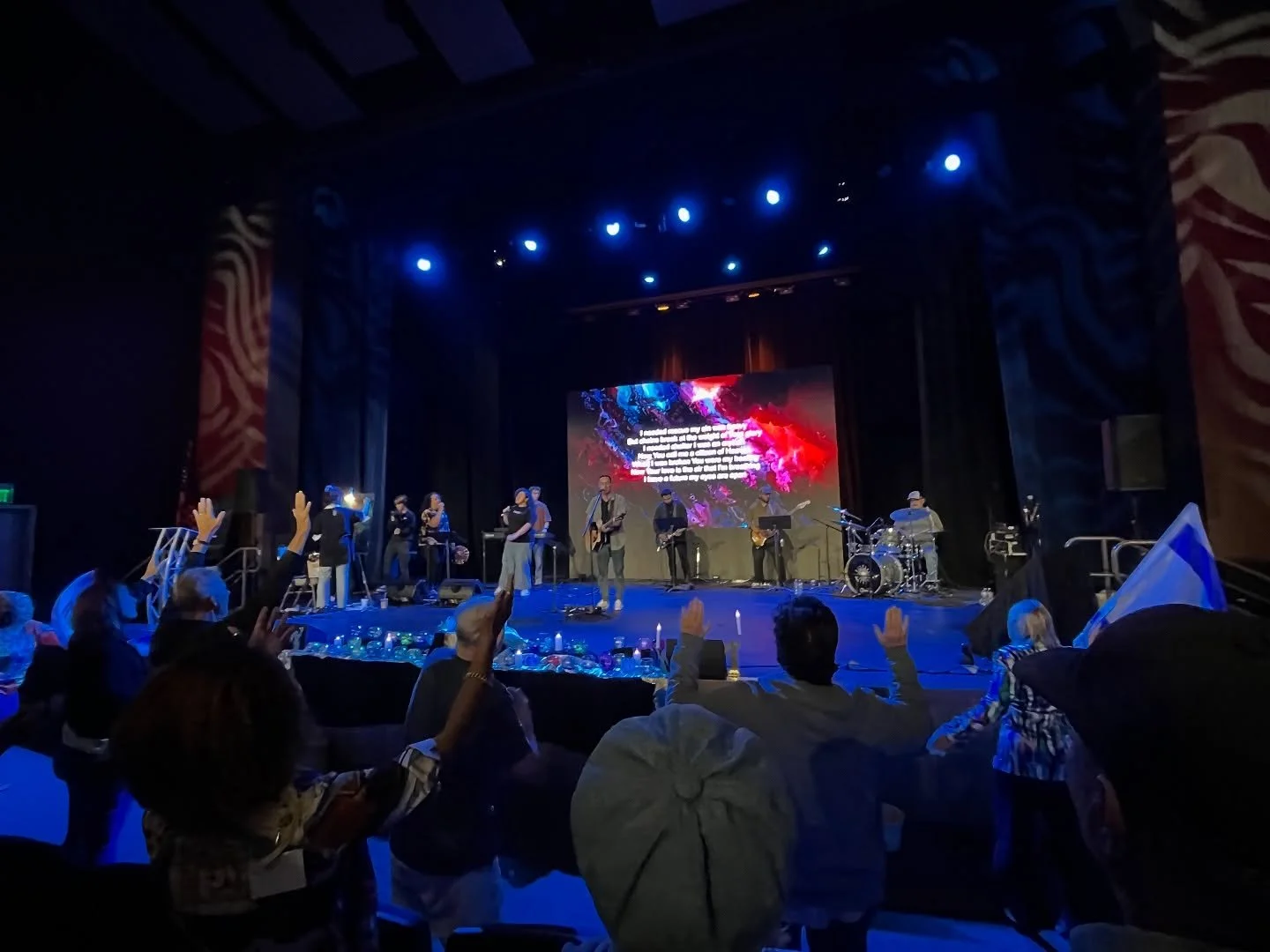 What a dream to lead worship for the Heaven Encounters 2025 conference 🙌🏽 @randykayministries hosted here in San Diego
It was full of NDE testimonies - people who have clinically died, went to heaven, and sent back to earth. Their encounters with