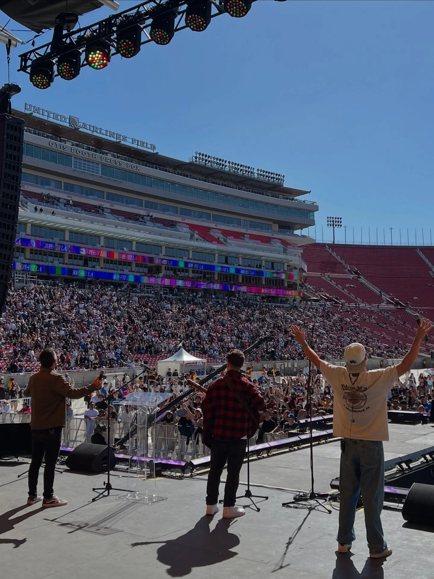 What a dream to be a part of this epic event @hopefestla @hope.california 🔥🙌🏽 and an honor to minister with my bros @johnrstratton and @joelmott and crew

Something is shifting over CA and I&rsquo;m happy to be alive during this time of outpouring