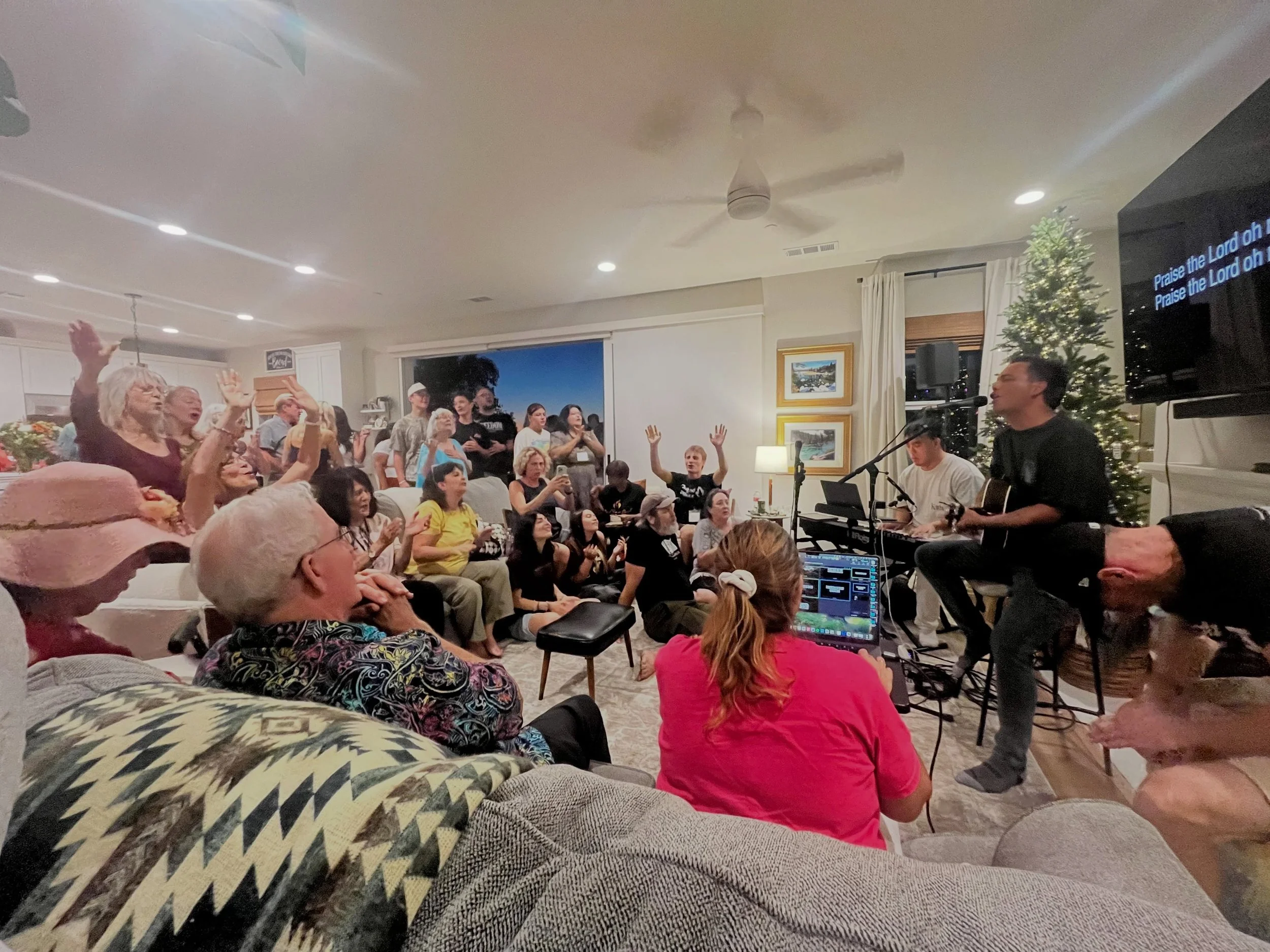 There&rsquo;s something about the living room that can&rsquo;t be replicated in a big building&hellip;both are great.

It was an awesome time in worship and ministry at the Kay&rsquo;s house last week. @randykayministries shared about heaven and his 