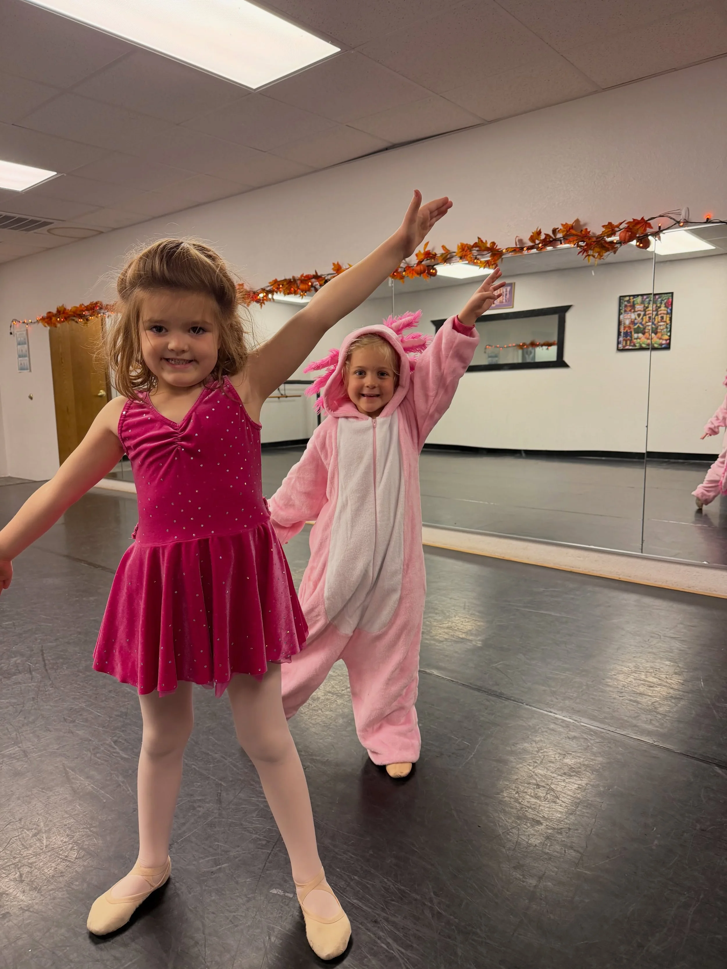 A quick taste of our Halloween fun this week! There are even more creative costumes on the way&hellip;👻

#mononaacademyofdance