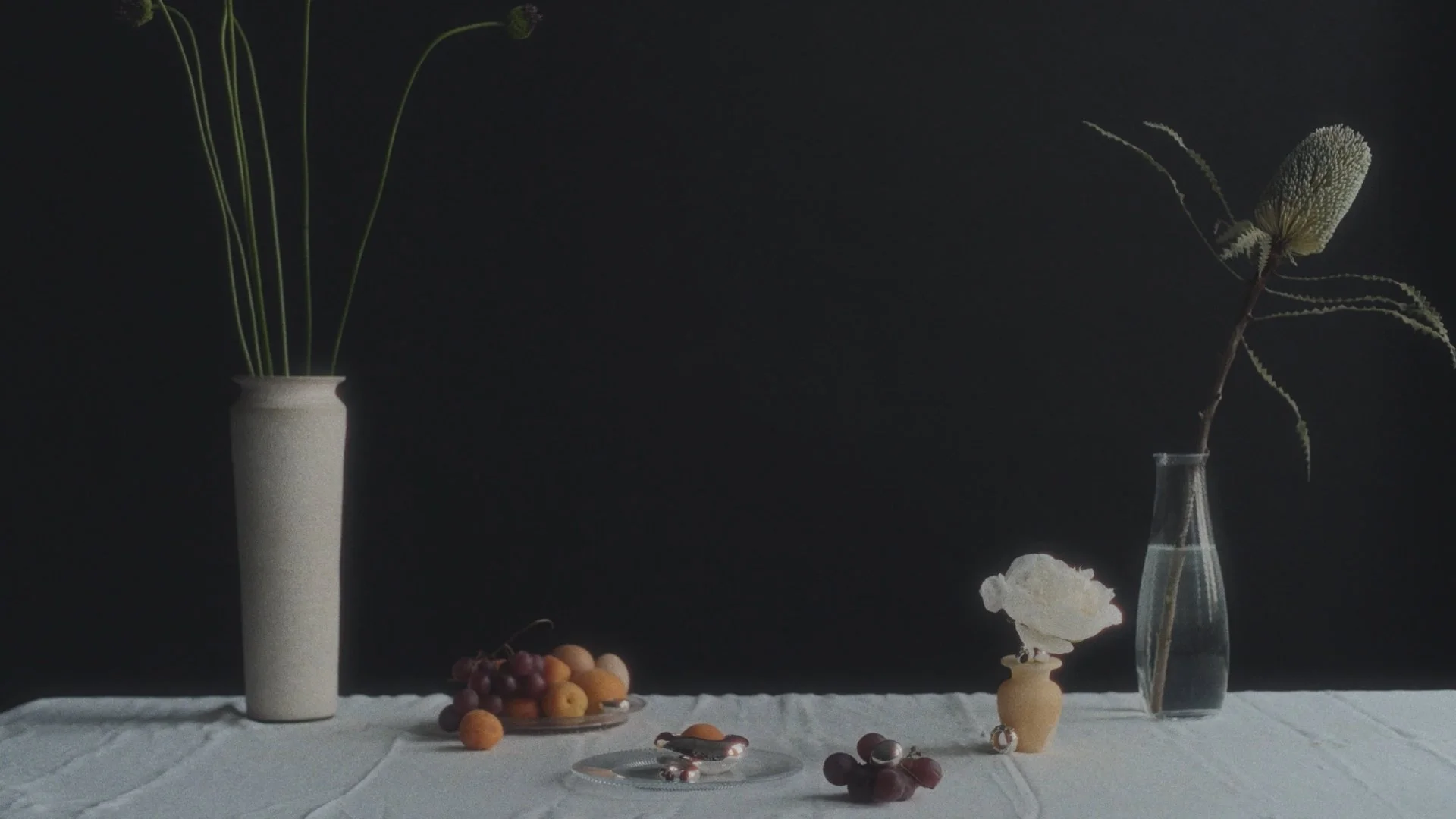 The Silence Between Currents