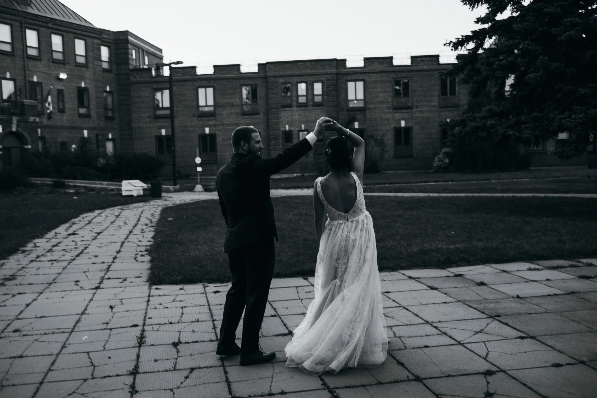 Plaza Antique Montreal Wedding Photographer rooftop-95.jpg