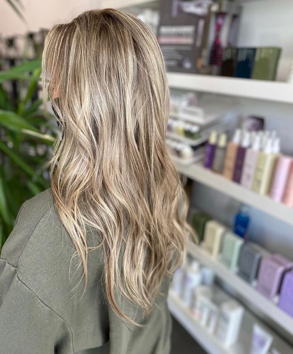 ⒽⒶⒾⓇ ⒷⓎ Rylee ✨

📍@bouffanthairsalon 

#kevinmurphy  #portlandhair #pdxhair #portlandhairdresser #brazilianblowout #olaplex #ombre #pravana #sombre #pdxhairstylist #balayage #babylights #handpaintedbalayage #bouffantsaloncedarhills #bouffantsalon #b