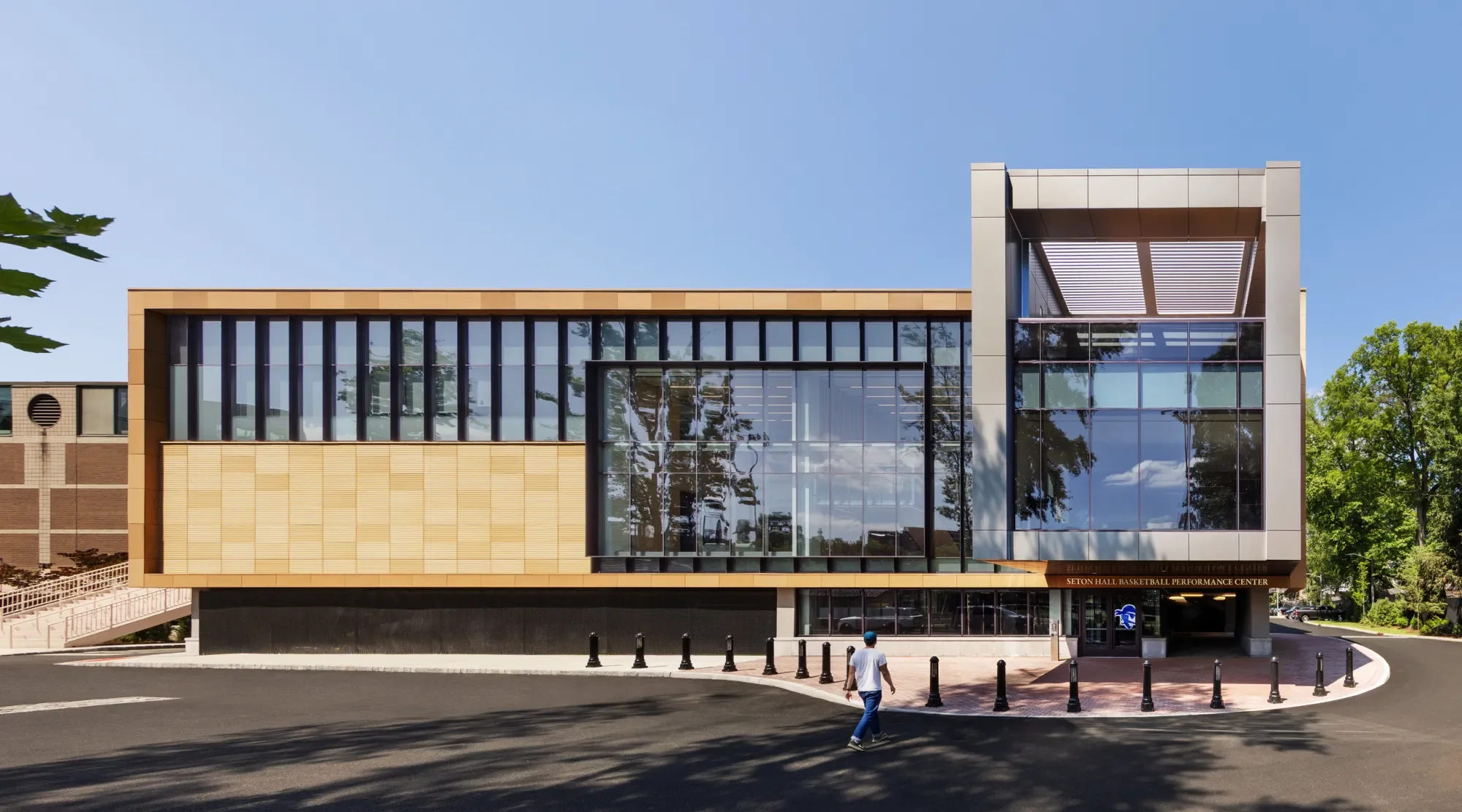  Seton Hall Basketball Practice Facility is a 13,000 square foot addition to the existing gym and sports training facility. It features new basketball court, a state-of-the-art strength and conditioning sp aace, a film room, new coaches offices, a pl