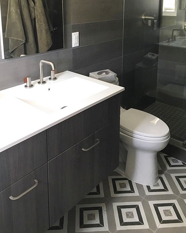 A rich, sophisticated boys bath π¦π»π¦πΌ designed by @ettaubdesign | #interiordesign #porcelaintile #ceramiccreations