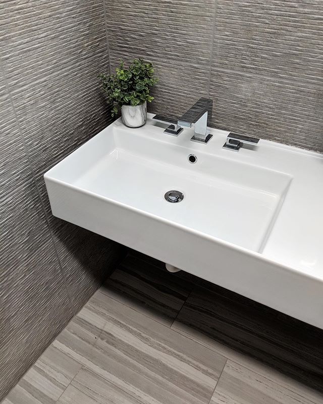 A tranquil commercial bath designed by @yalizakarindesign โจ๐ฟ| #interiordesign #tiledesign #commercialbathroom #ceramiccreations