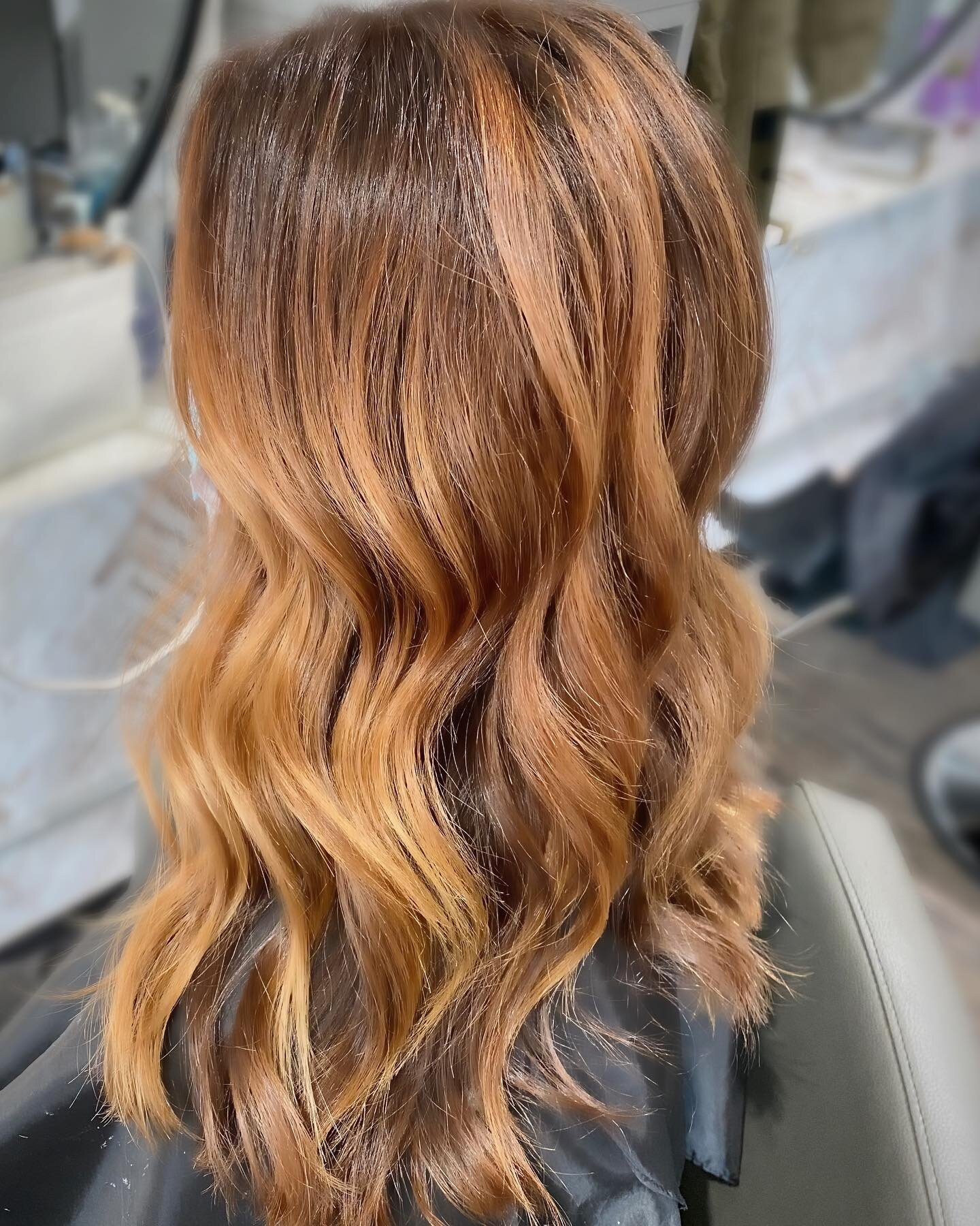 Loving the warm tones to get me through the winter! ☀️
&bull;
&bull;
@mastersofbalayage @hairpainters @behindthechair_stylist