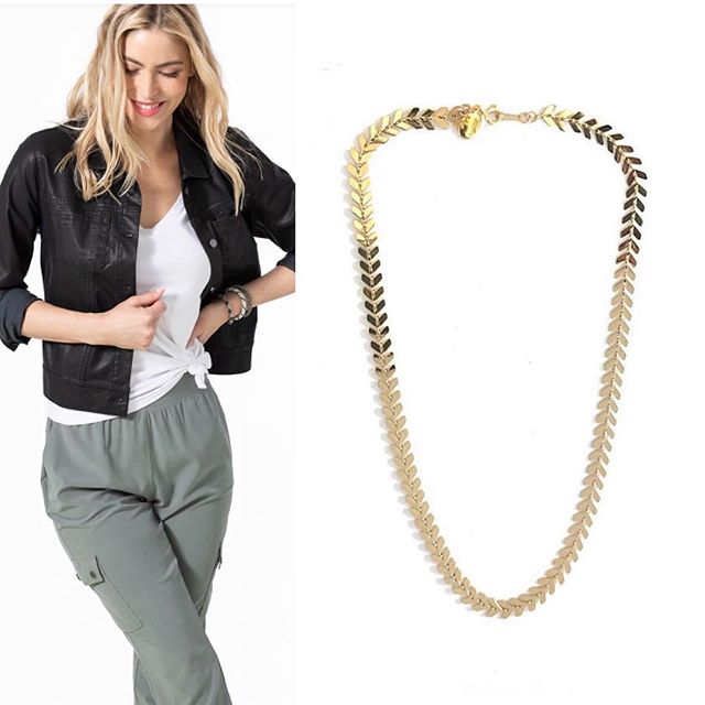 FOTF representing Jennifer Tuton will be teaming up with Peach athleisure this Thursday from 6:30-9 pm Great gifts for Mothers Day and Graduation! DM for more info #lookgoodfeelgood #jennifertutonjewelry #jewelry #fashion #style #comfortstyle #mother