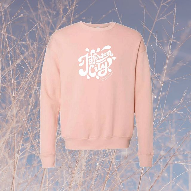 ✨ That new new! ✨ 🤗We are so excited to be bringing some fresh #MOSwag to you today! 👩🏻&zwj;🎨We are pre-selling these Bella Canvas Unisex Sponge Fleece Raglan Crewneck Sweatshirts designed by local artist, @adrienneeluther, starting now through t