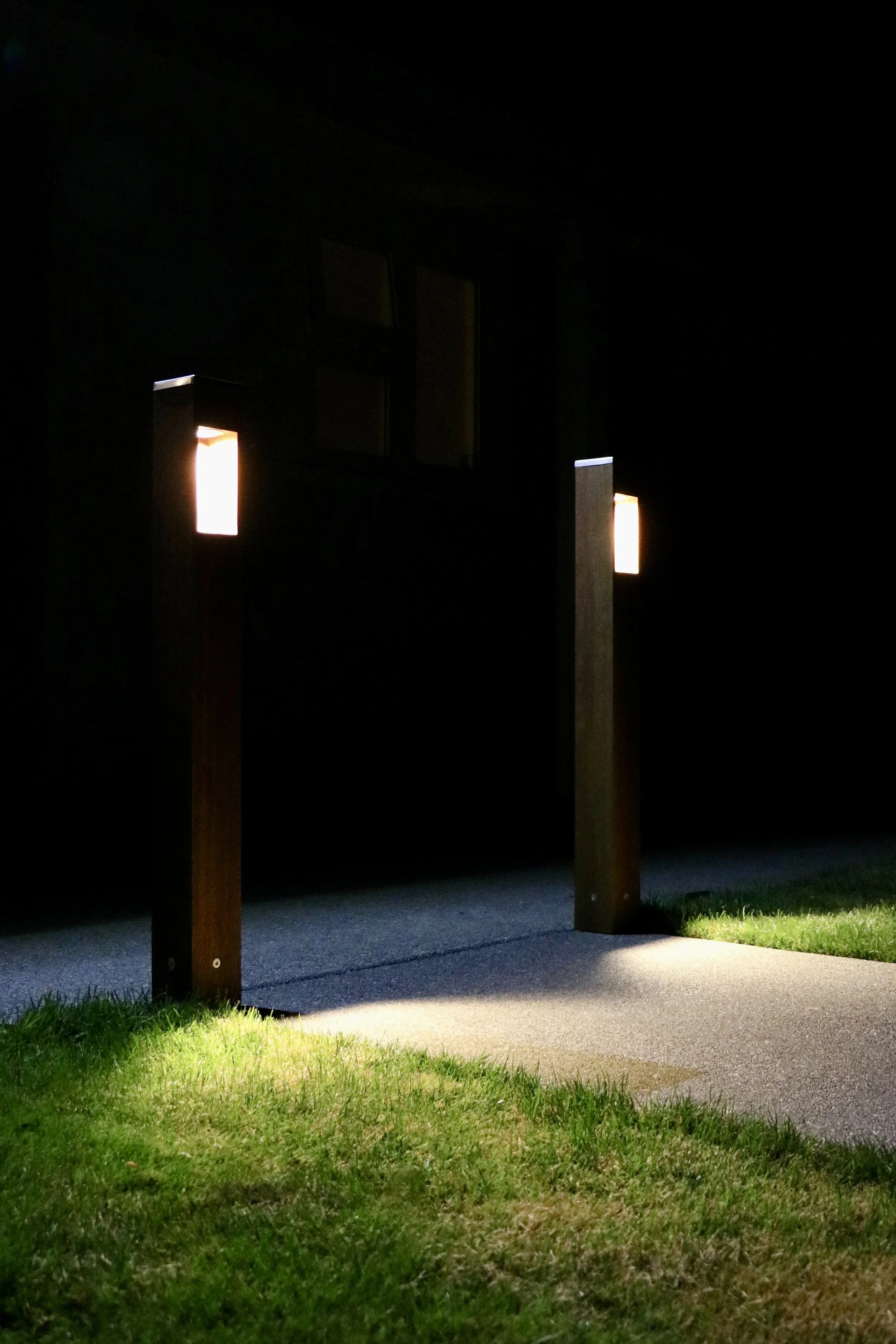 Form 53 Bollard Light 15.jpg