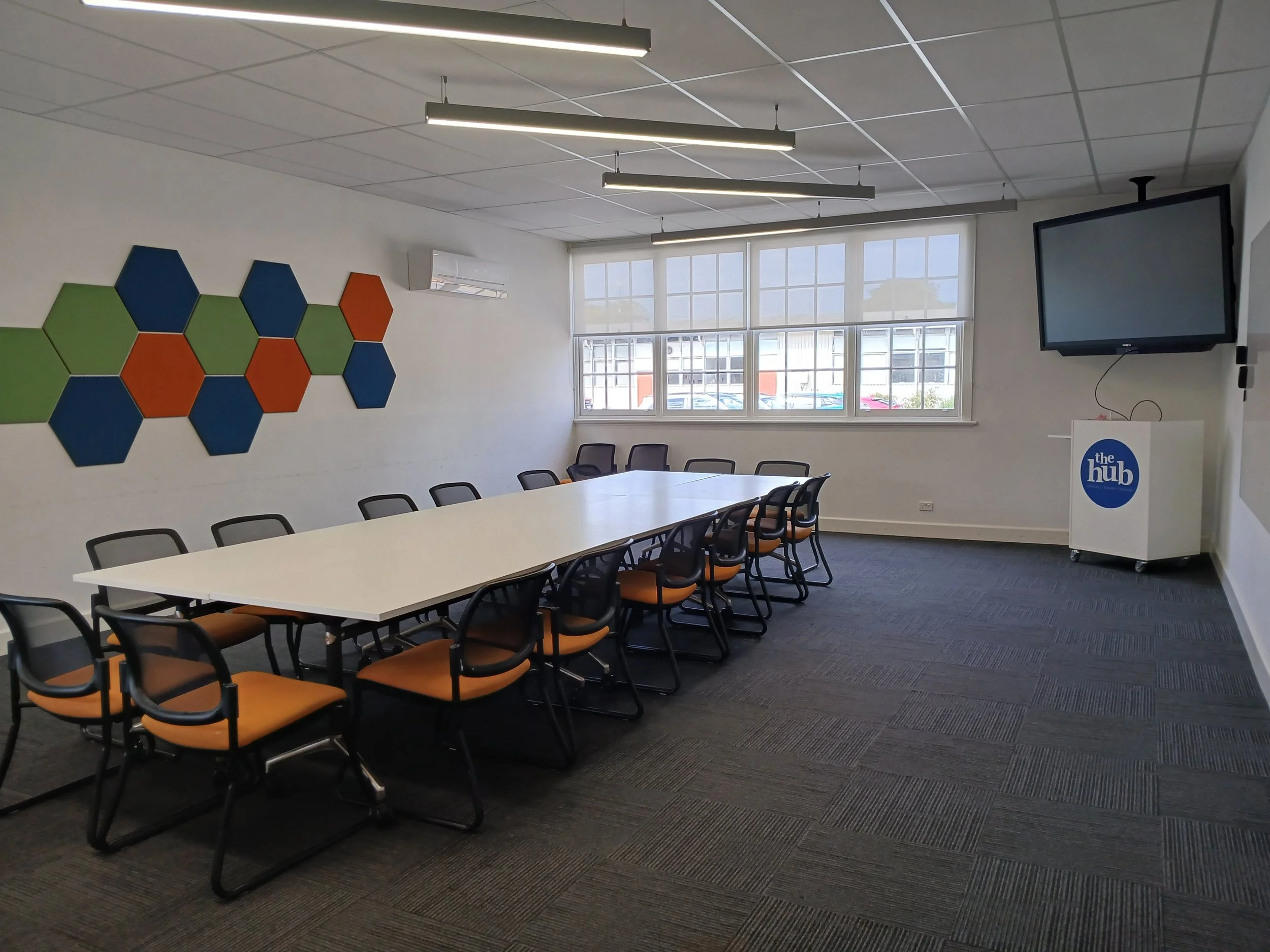Room 13 (Large Meeting Room)